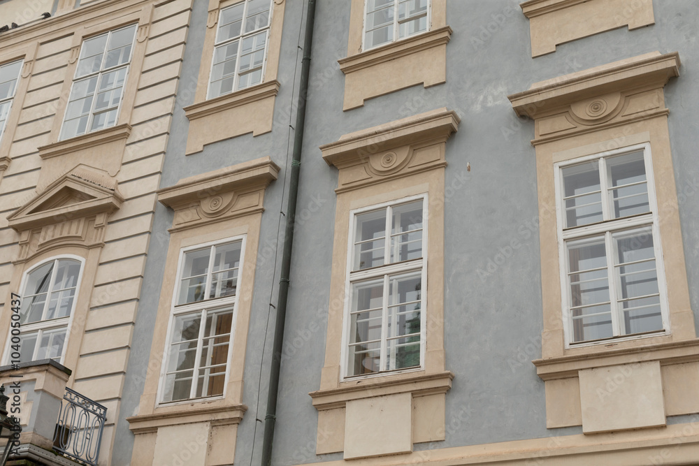 Fototapeta premium A beautifully designed building facade that showcases an impressive classic architectural style and elegance