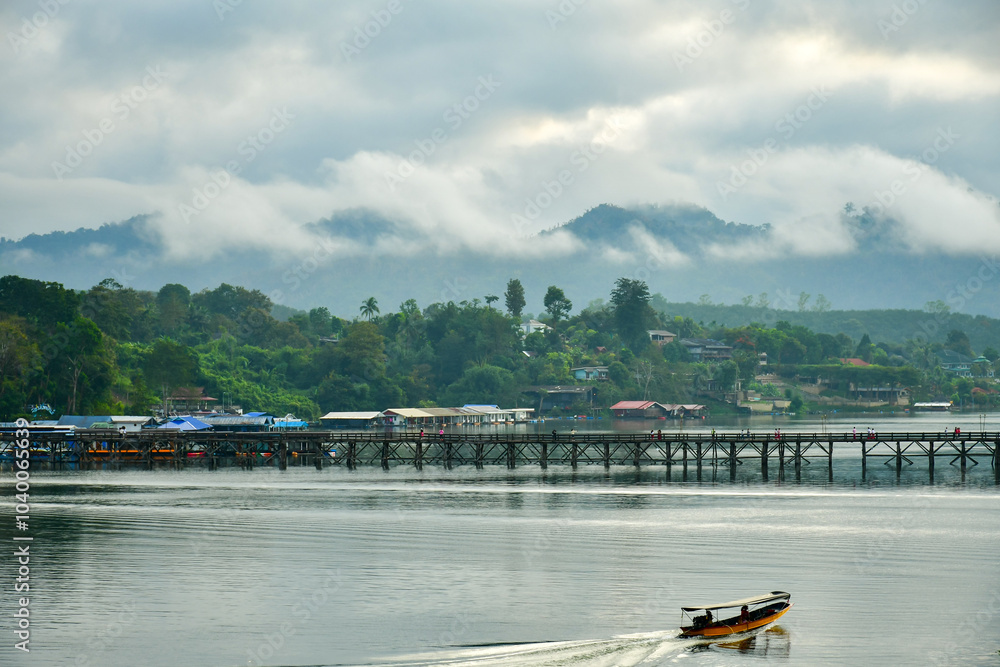Naklejka premium Beautiful scenery of Mon Bridge in the morning Famous tourist attractions in Kanchanaburi Province, Thailand