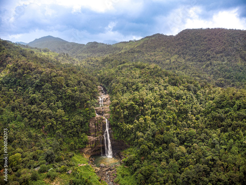 Aberdeen Falls is a picturesque 98 m high waterfall on the Kehelgamu River near Ginigathena, in the Nuwara Eliya District of Sri Lanka.