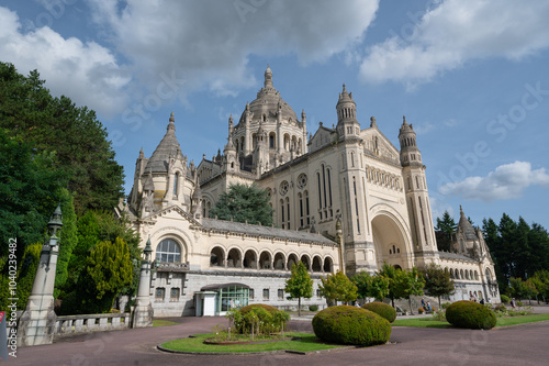 Tableau sur toile The Basilica Sainte Therese of Lisieux, Calvados department, France