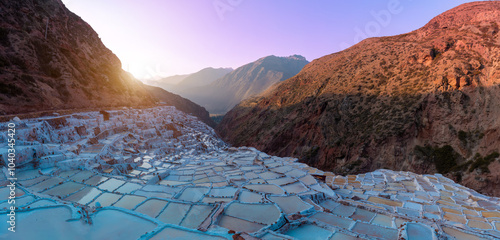 Fotografía Scenic salinas Maras Salt mines in Sacred Valley Valle Sagrado in Cusco, Peru