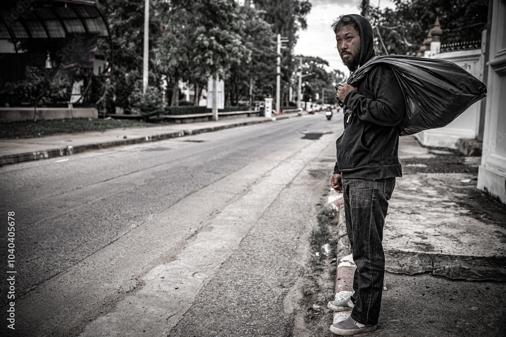 Φωτογραφία Asian man is homeless at the side road,A stranger has to live on the road alone because he has no family