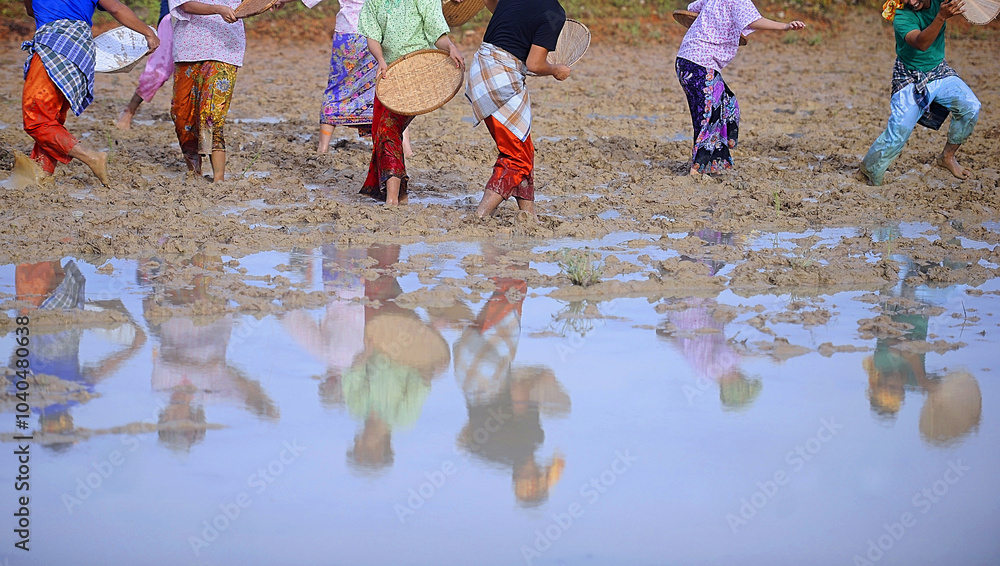 Obraz premium Human doing activities around the paddy field