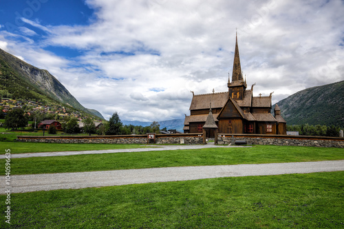 bekannteste stabkirche von norwegen in lom