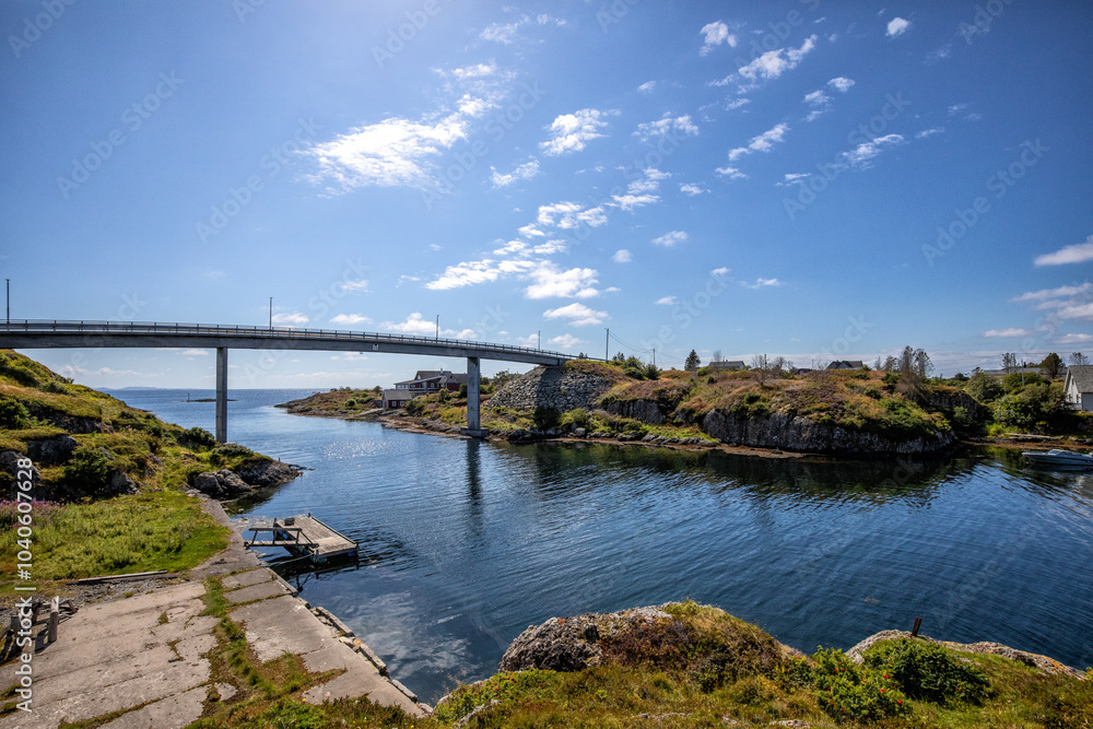 insellandschaft mit straßenbrücke, in norwegen insellandschaft mit straßenbrücke, in norwegen