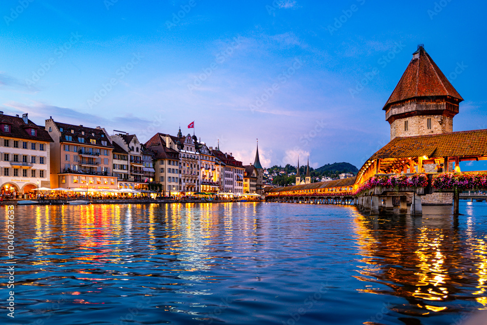 Obraz premium Historic center of Lucerne with famous Chapel Bridge. Lucerne city view. Lucern Switzerland. Sunrise in historic city center of Lucerne with famous lake Lucerne.