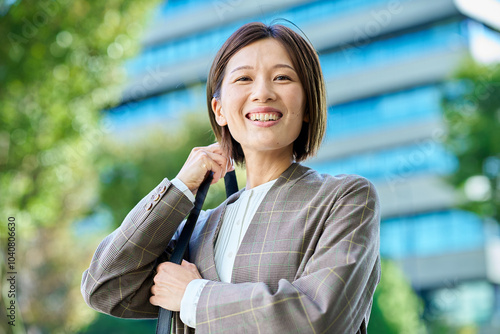 通勤する女性