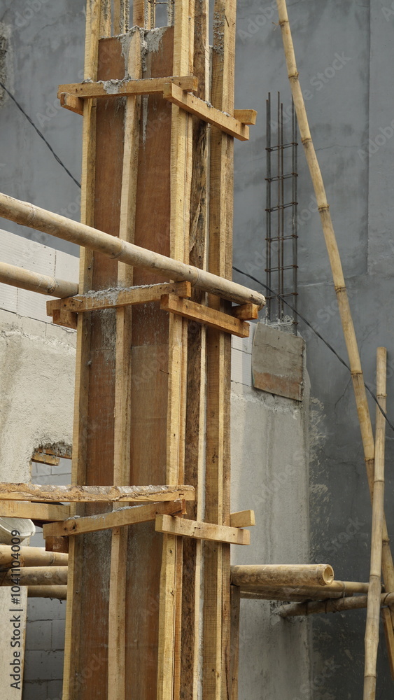 The pillars of a building that are still wrapped in plywood and wood as a mold for the pillars of the building
The pillars of a building that are still wrapped in plywood and wood as a mold for the pillars of the building
