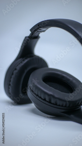 Headphone with elegant design and black color