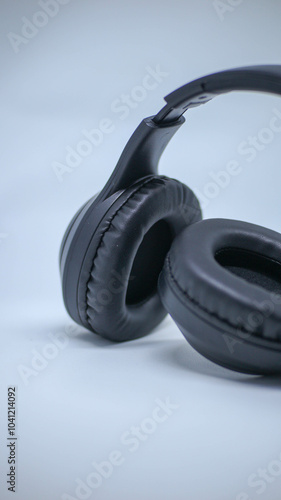 Headphone with elegant design and black color