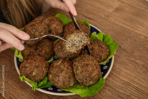 Kotlet wieprzowy z kaszy gryczanej i mielonej łopatki, pieczone kotleciki z czerwonego mięsa 