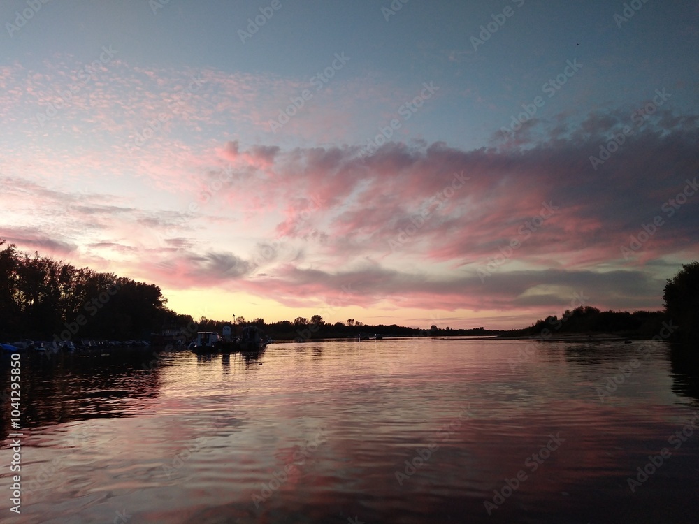 Obraz premium sunset over the river