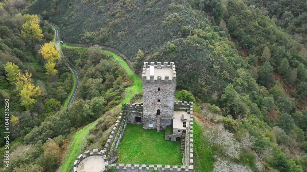 Castillo fortificacion medieval de Doiras en Galicia Castillo fortificacion medieval de Doiras en Galicia