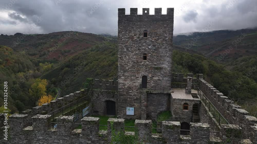 Castillo fortificacion medieval de Doiras en Galicia Castillo fortificacion medieval de Doiras en Galicia