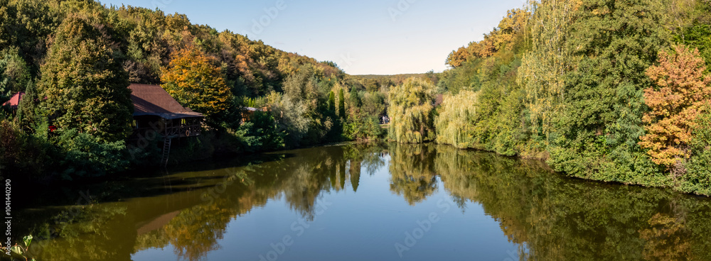 Fototapeta premium Lake panorama in the forest, autumn forest around the lake 