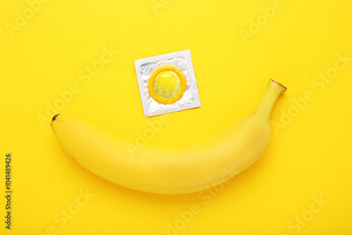Obraz na płótnie Banana with condom on yellow background w salonie