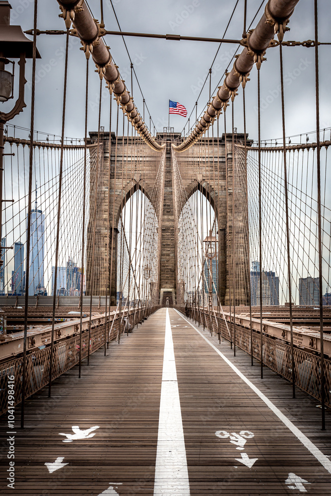 Fototapeta premium The Brooklyn-Bridge with Manhattan in the background