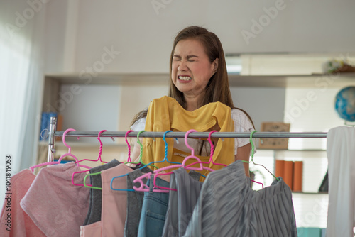 Bilde på lerret Housewife Asian woman is smelly stinky musty from clothes