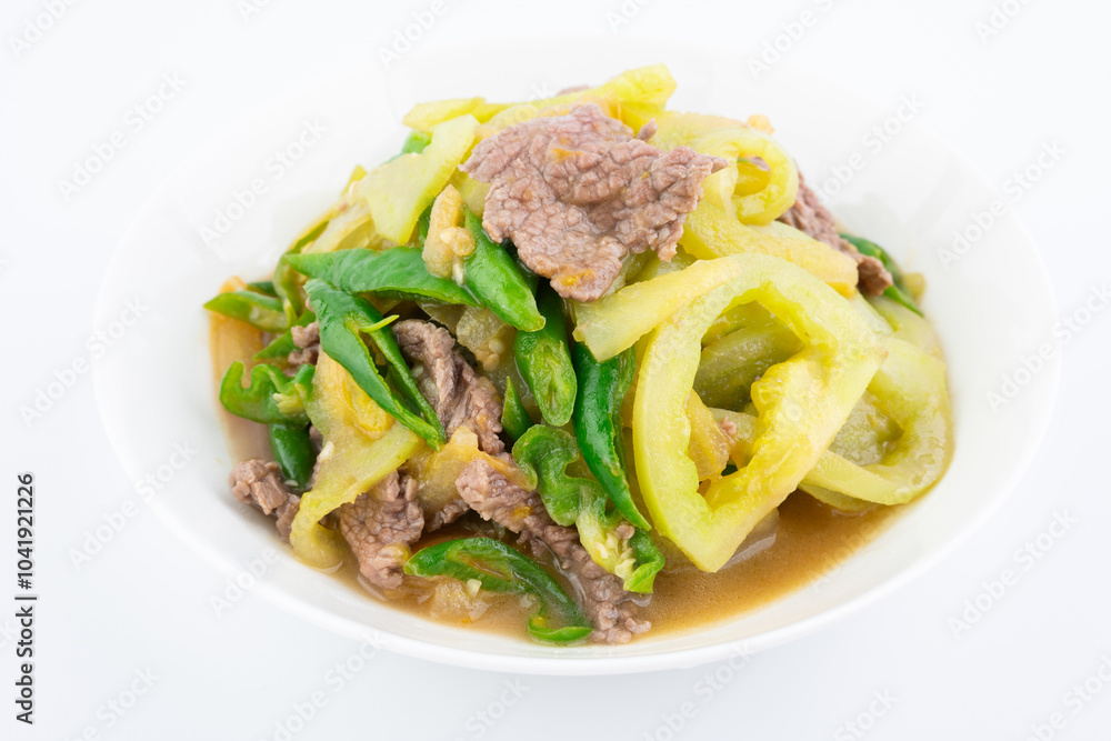 A dish of home-cooked green tomato beef A dish of home-cooked green tomato beef