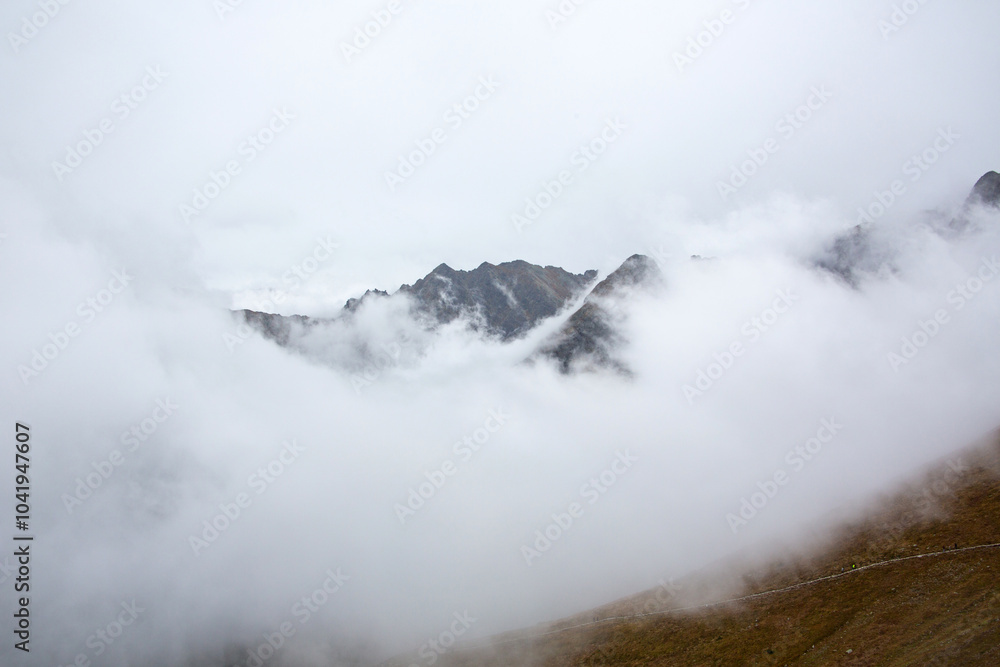 Obraz premium Climbing the Tatra Mountains in Autumn