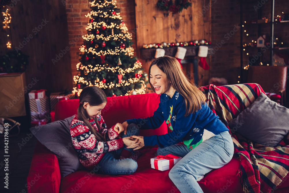 Photo of two peaceful people mother daughter sit couch playing laughing new year xmas garland lights apartment indoors Photo of two peaceful people mother daughter sit couch playing laughing new year xmas garland lights apartment indoors