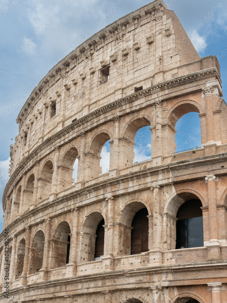 Fototapeta premium View of the facade of the Colosseum in Rome Italy