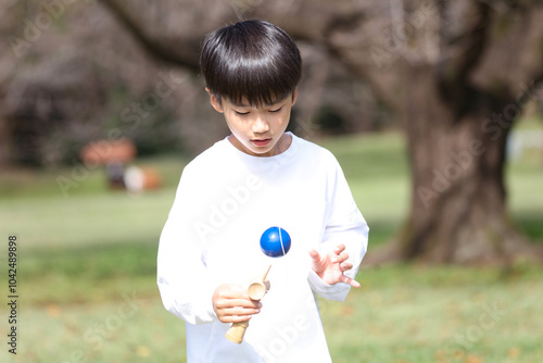Cuadro en lienzo けん玉の練習をする男の子