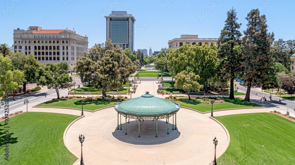 Obraz premium Scenic Park with Pavilion and Urban Background