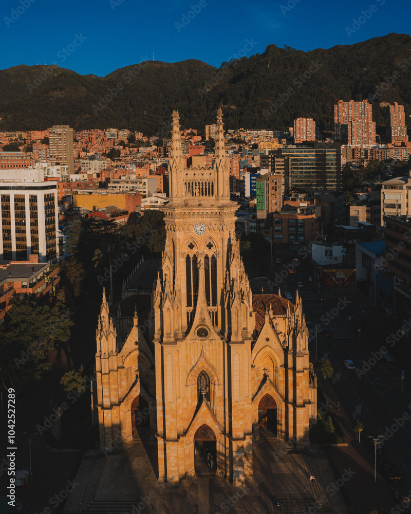 Iglesia de Lourdes, ubicada en Bogotá, la capital de Colombia