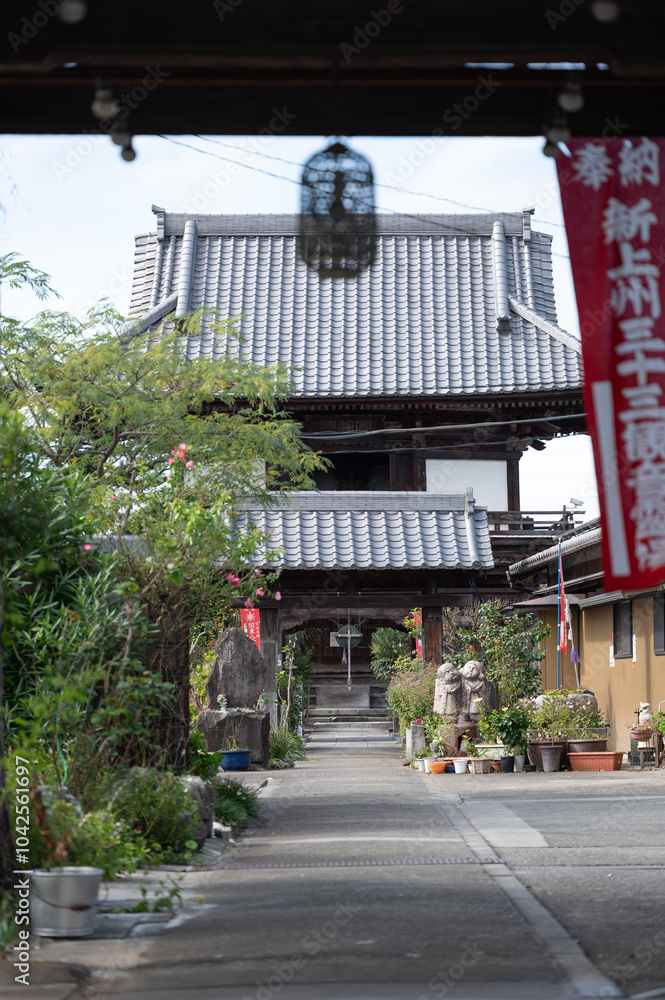 Naklejka premium お寺の参拝 イメージ