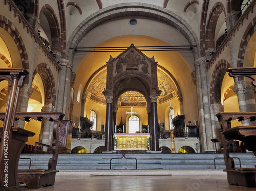 Quadro su tela The Basilica of Sant'Ambrogio, one of the most ancient churches in Milan