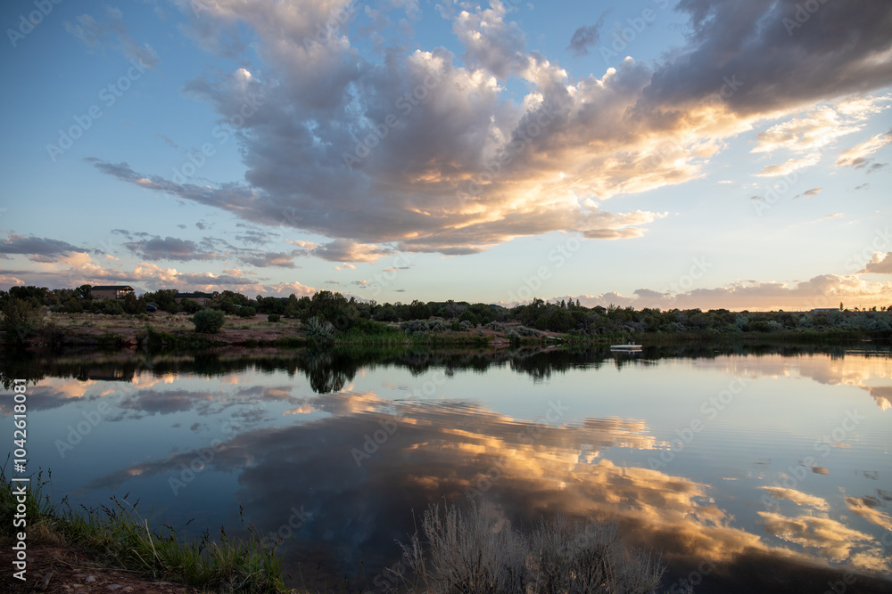 Fototapeta premium Sunset over the river and fantastic clouds in Utah