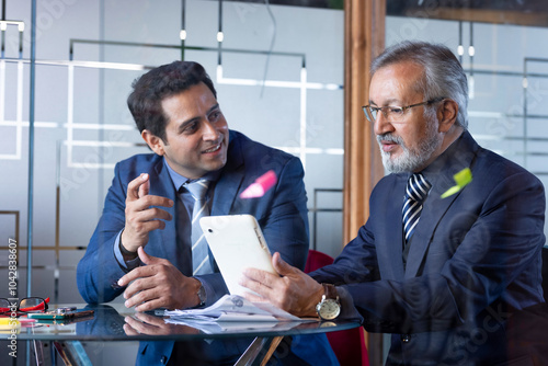 Canvas Print Two successful co-workers having talk after work