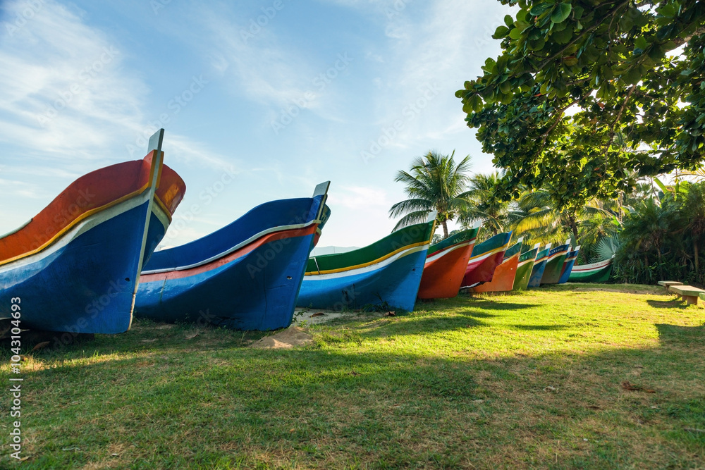 Φωτογραφία Boats colorful on the coast of Sao Paulo on a beach in Ilhabela island in the sa