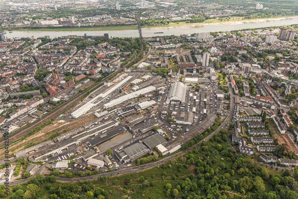 Der alte Großmarkt in der Kölner Südstadt soll in den nächsten Jahren aus der Innenstadt ziehen. Der alte Großmarkt in der Kölner Südstadt soll in den nächsten Jahren aus der Innenstadt ziehen.