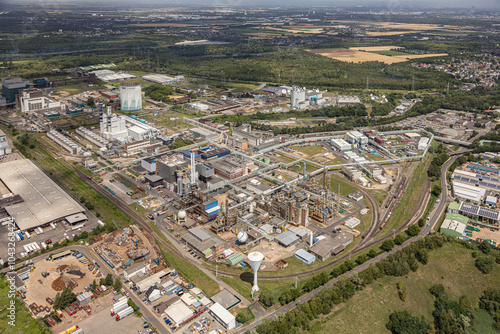 Wallpaper Mural Das Industriegebiet Hürth Knapsack zeichnet sich aus durch eine große Ansamlung chemischer Betriebe und Kraftwerke die zumeist noch mit Kohle Betrieben werden. Torontodigital.ca