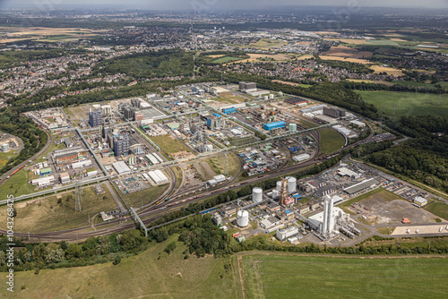 Wallpaper Mural Das Industriegebiet Hürth Knapsack zeichnet sich aus durch eine große Ansamlung chemischer Betriebe und Kraftwerke die zumeist noch mit Kohle Betrieben werden. Torontodigital.ca