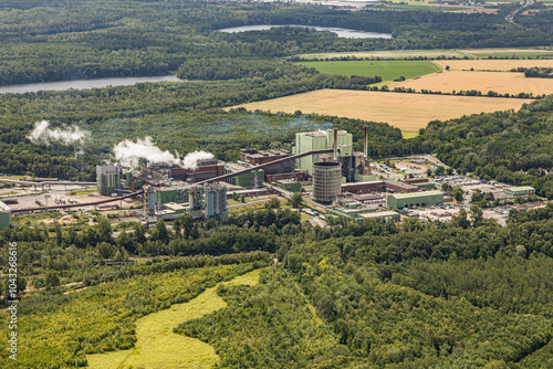 Wallpaper Mural Das Industriegebiet Hürth Knapsack zeichnet sich aus durch eine große Ansamlung chemischer Betriebe und Kraftwerke die zumeist noch mit Kohle Betrieben werden. Torontodigital.ca