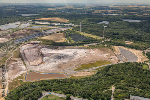 Wallpaper Mural Luftbilder der Deponie bei Hürth die zum teil bereits wieder Renaturalisiert wurde. Torontodigital.ca