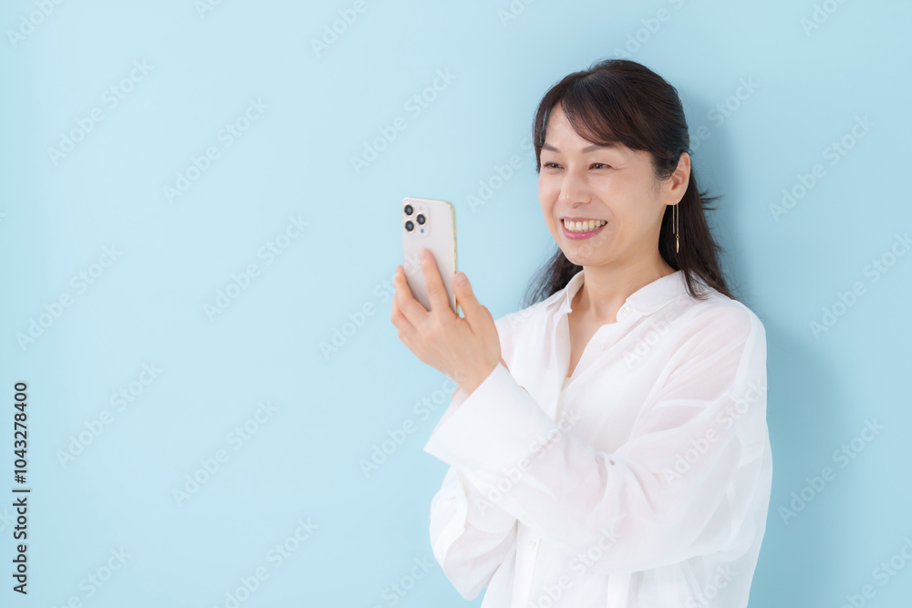 女性 スマートフォン 女性 スマートフォン