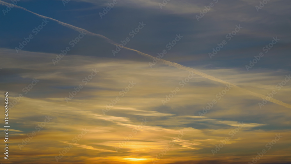 Obraz premium Summer evening sky in the picturesque clouds, lit by the rays of the setting sun.