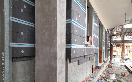 Sistema di isolamento termico ed acustico delle pareti di facciata delle casa