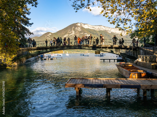 Fototapeta Naklejka Na Ścianę i Meble -  Walking through the streets of the town of Annecy (France)