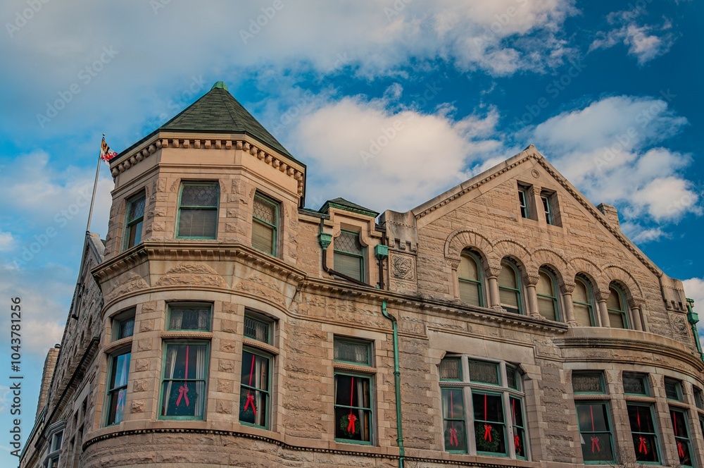 Fototapeta premium Stunning Architecture in Mount Vernon During the Holiday Season, Baltimore MD USA