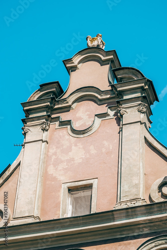 Obraz na płótnie Colorful Historic Buildings and Houses on Stary Rynek Square in Poznań, Poland, with a Blue Sky and Mural Art w salonie