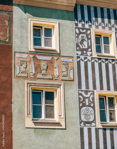 Obraz na płótnie Colorful Historic Buildings and Houses on Stary Rynek Square in Poznań, Poland, with a Blue Sky and Mural Art w salonie