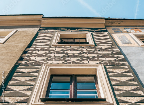 Obraz na płótnie Colorful Historic Buildings and Houses on Stary Rynek Square in Poznań, Poland, with a Blue Sky and Mural Art w salonie