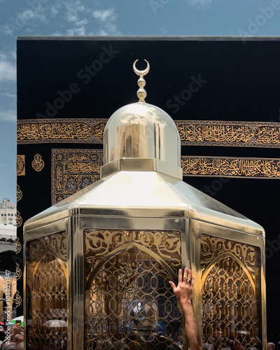 Wallpaper Mural People putting their hand on Maqaam-e-ibrahim Torontodigital.ca