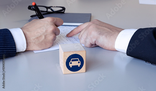 Tableau sur toile Car purchasing
Man filling car insurance form