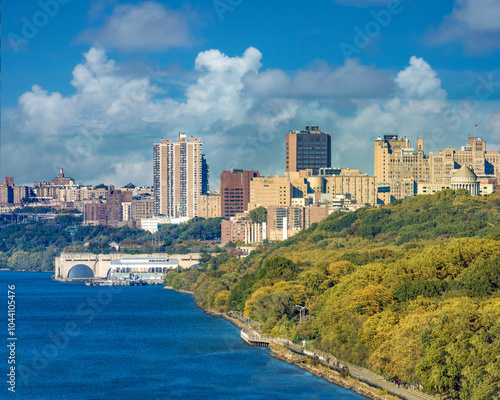 Obraz na płótnie The West Side Park of Manhattan with the Upper West Side, Morningside Heights, Hamilton Heights and Morningside Heights neighborhoods in the background, New York City, USA w salonie